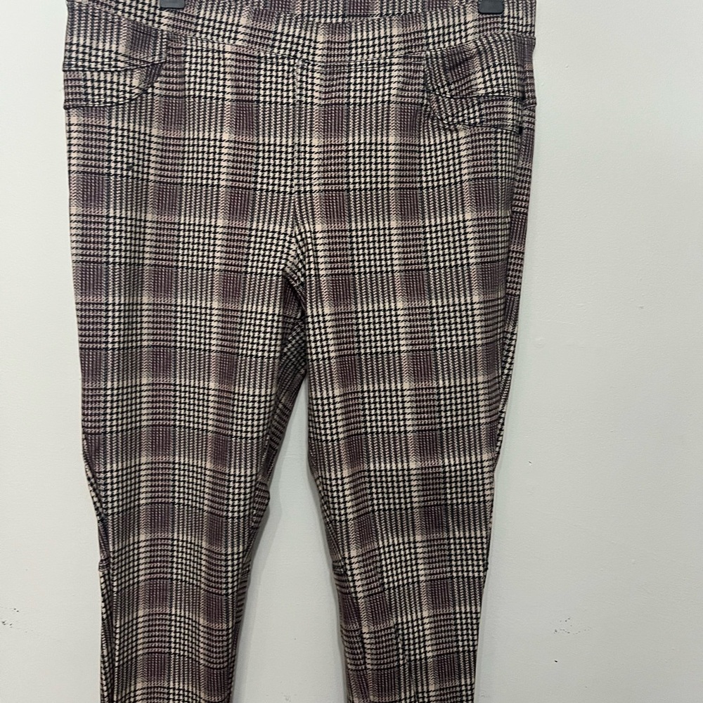 Women’s Plaid jeggings in Black, burgundy and Cream